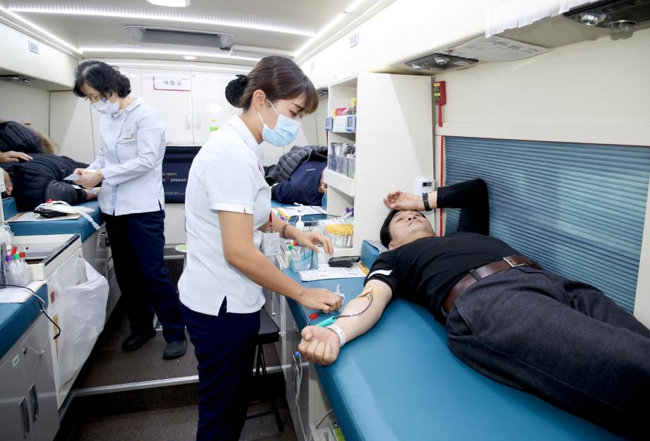 태안군 공직자, 코로나19 여파에 헌혈 수급 비상 ‘사랑의 헌혈’ 나서!