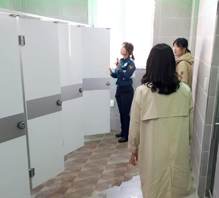 ‘몰카 범죄 막는다!’, 태안군 공중화장실 몰래카메라 합동점검
