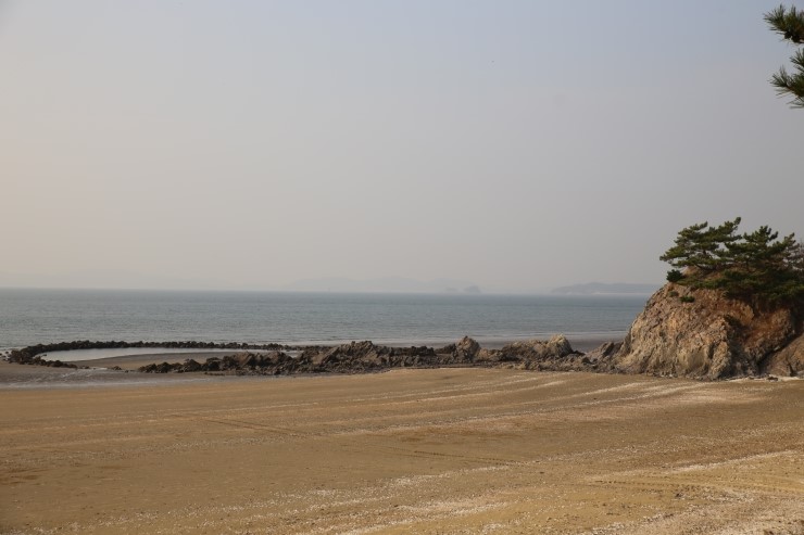 마당같이 넓고 포근한 청포대 해변, 그리고 별주부 마을