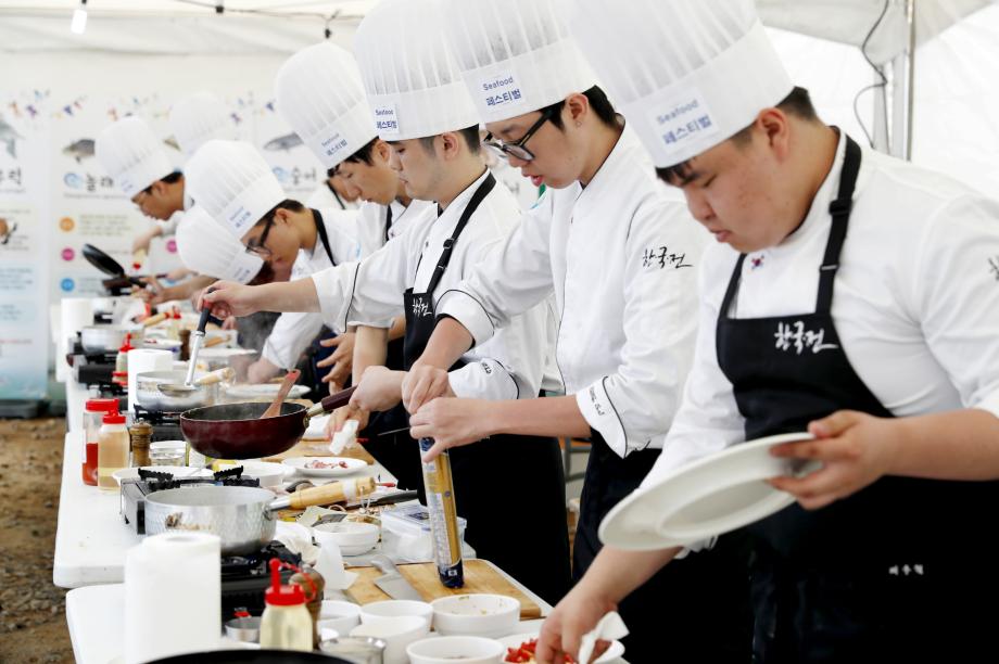 태안군, 초여름을 수놓을 화려한 수산물 축제의 향연!