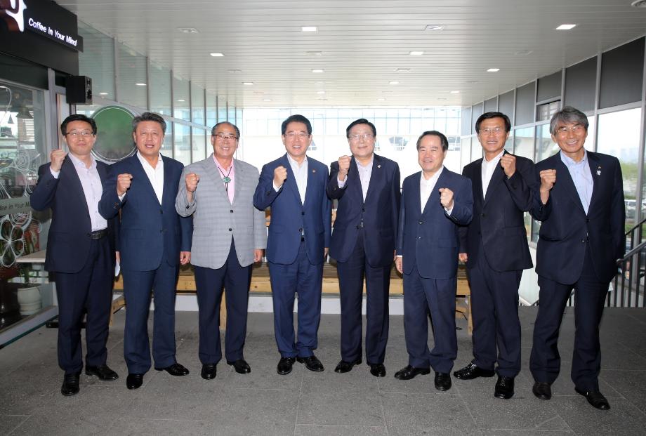 한상기 태안군수, 김영록 농림축산식품부 장관 만나 현안 논의