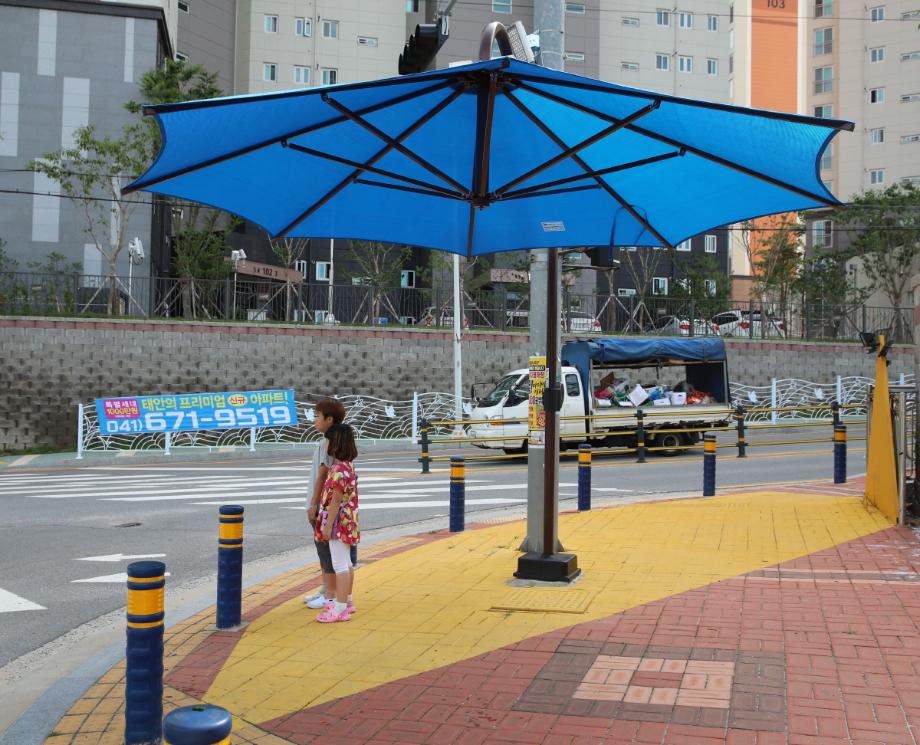 태안군, “더우면 쉬어가세요!” 그늘막 쉼터 설치 ‘호응’