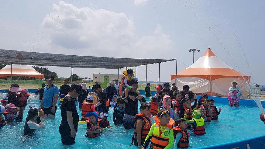 태안군, 몽산포해수욕장 내 이색풀장 “인기리에 성공적 마무리”