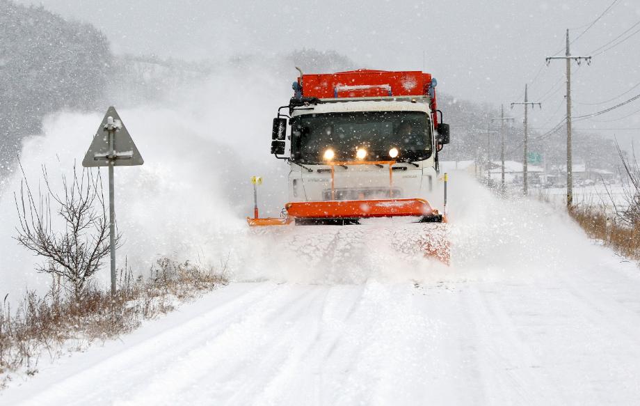 태안군, 겨울철 도로안전 ‘이상무!’