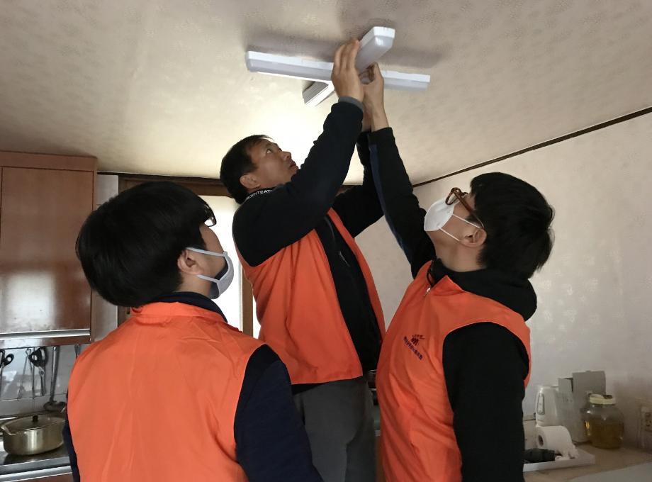 태안군 공무원노조, 취약계층 주거환경정비 봉사 ‘훈훈’