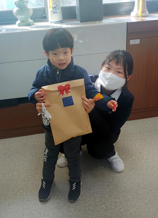 태안군 태안읍 윤정호 어린이, 고사리 손으로 모은 용돈으로 ‘코로나19 예방 물품’ 기탁