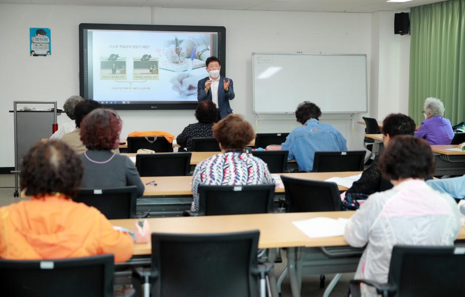태안군 ‘늦깎이 초·중학생들’, 평생교육의 소중한 결실 맺어