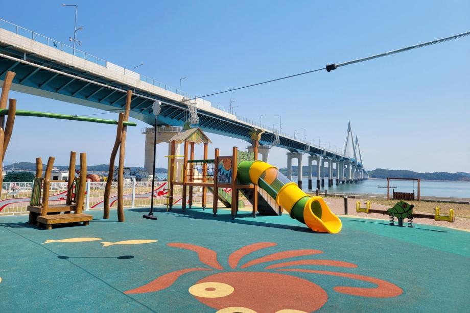 “우린 바다 보며 놀아요!” 태안군 영목 수변공원 놀이터 조성