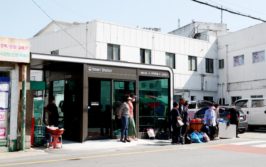 “버스 승강장이 사랑방으로” 태안군, 스마트 쉼터 승강장 조성