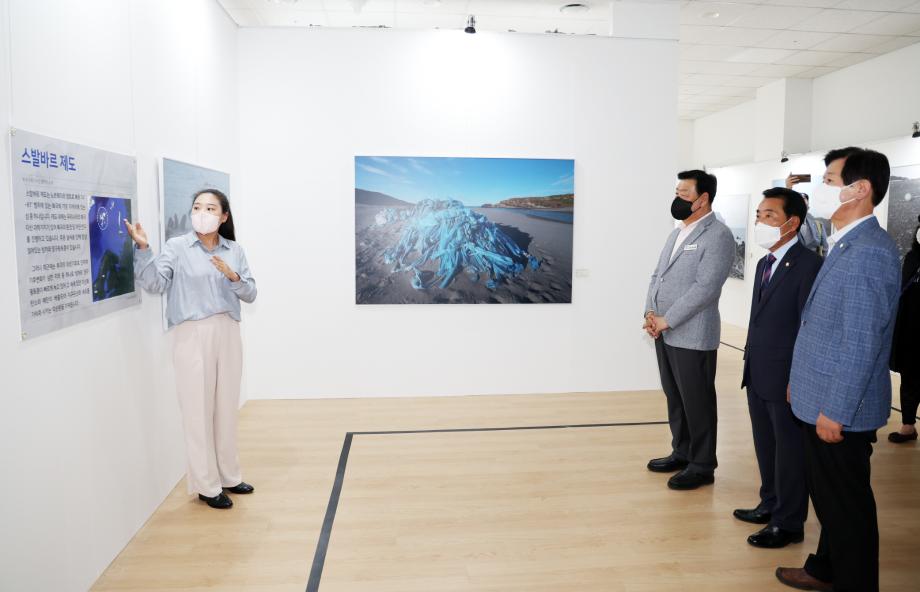 “북극의 눈물을 닦아주세요” 태안군 유류피해극복기념관 특별전