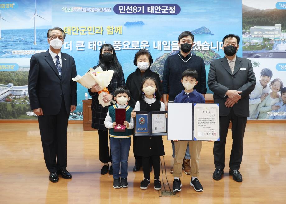 태안군, 참전유공자 故 김재호 하사 유족에 무성화랑 무공훈장 전수