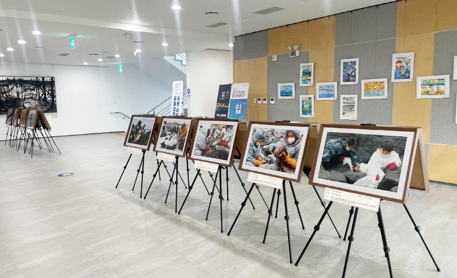 태안군 유류피해극복기념관, ‘유류피해 극복 사진전’ 연다