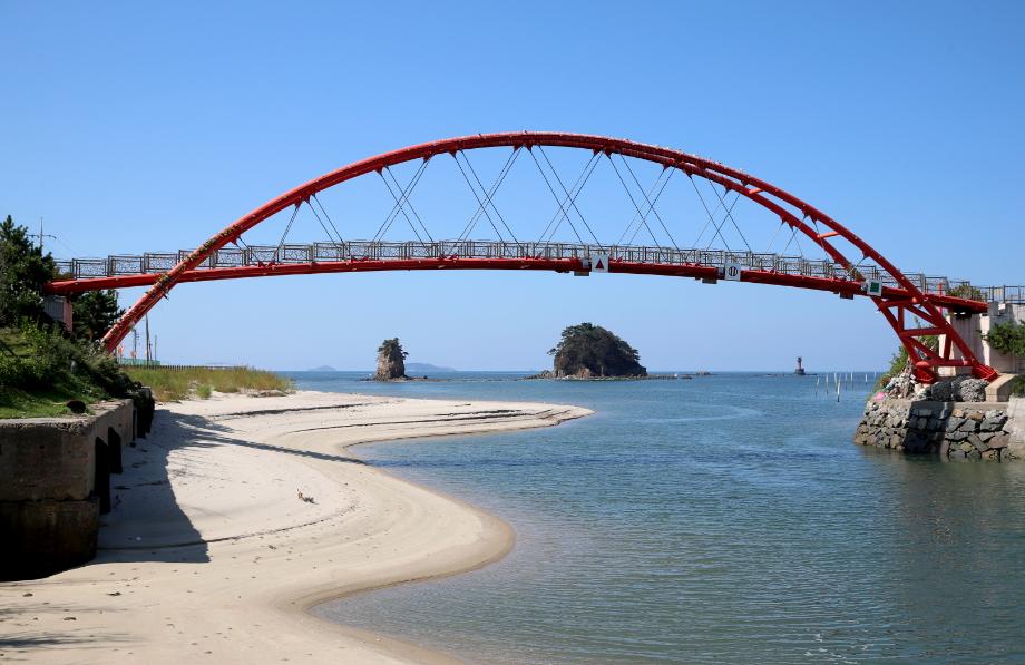 ‘안전이 최우선’ … 태안군 방포항 꽃다리 긴급 통행금지 조치