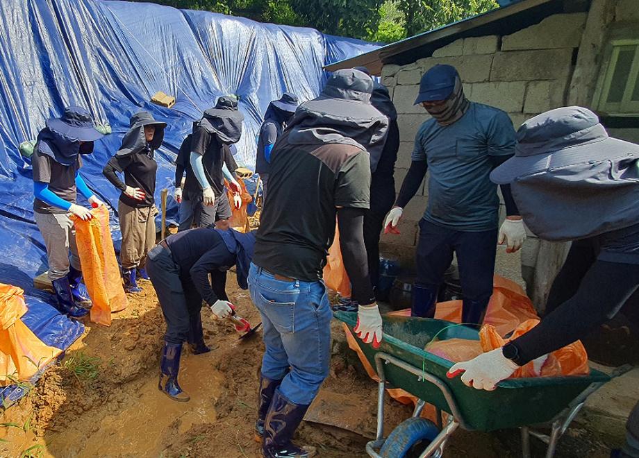 태안군 공직자들, ‘집중호우 피해’ 부여군 찾아 수해복구 지원