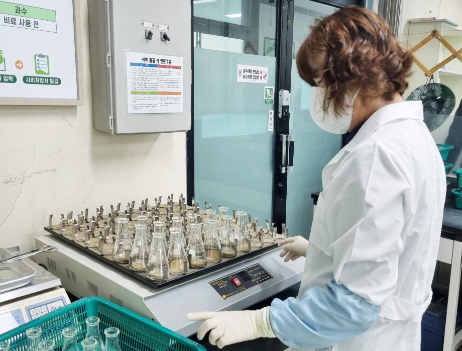 “비료사용 처방서 발급해드려요!” 태안군 ‘맞춤형 토양분석’ 호응