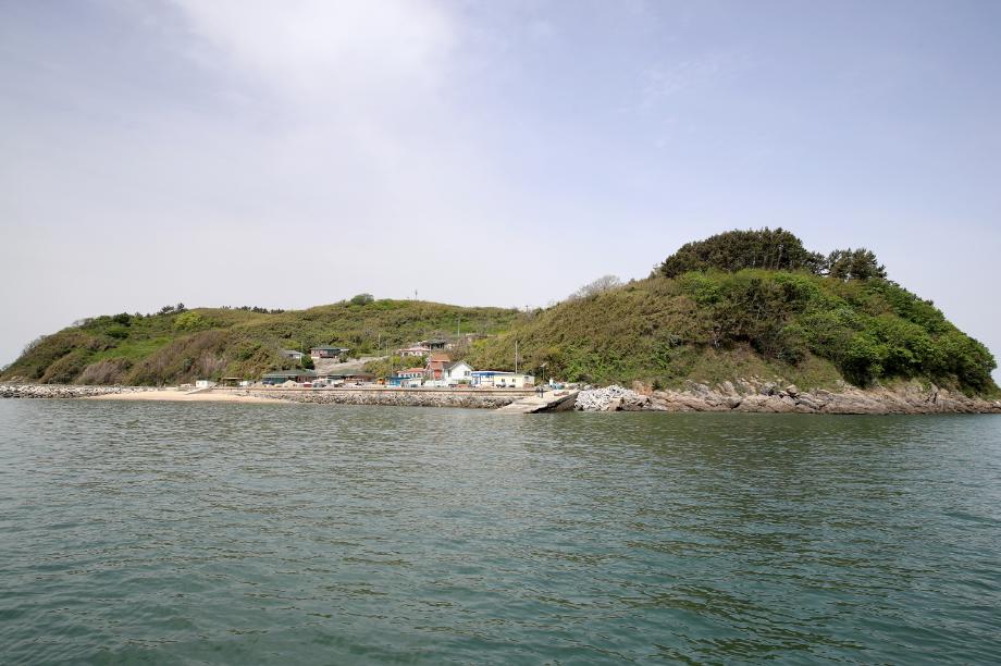 “태안 외딴 섬 잇는 교통편 생겼다!” 정기 운항 선박 출항 결실