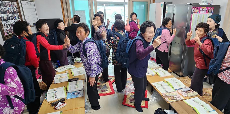 태안군, ‘늦깎이 초·중학생’ 안전 위한 가방 지원 호응!