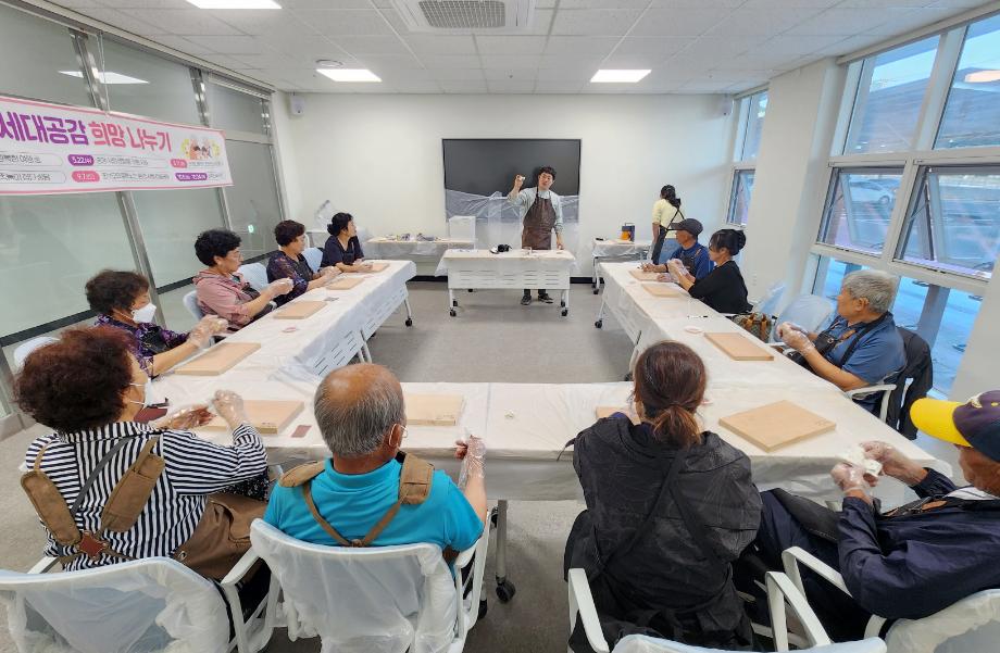 “조손가정 행복하게!” 태안군 ‘세대공감 희망나누기’ 사업 호응