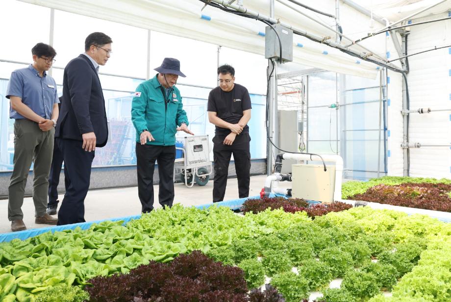 “농업 경쟁력 높인다” 태안군, 농촌지도 시범사업 현장점검 나서