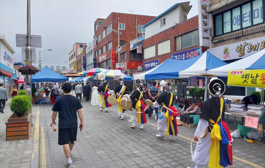 ‘35년 만의 부활’ 태안 오일장, 1년간 2만 7천 명 찾았다!