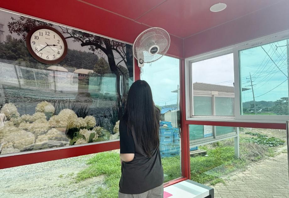 “폭염 속 군민 보호” 태안군, 하절기 버스 승강장 냉방기 점검