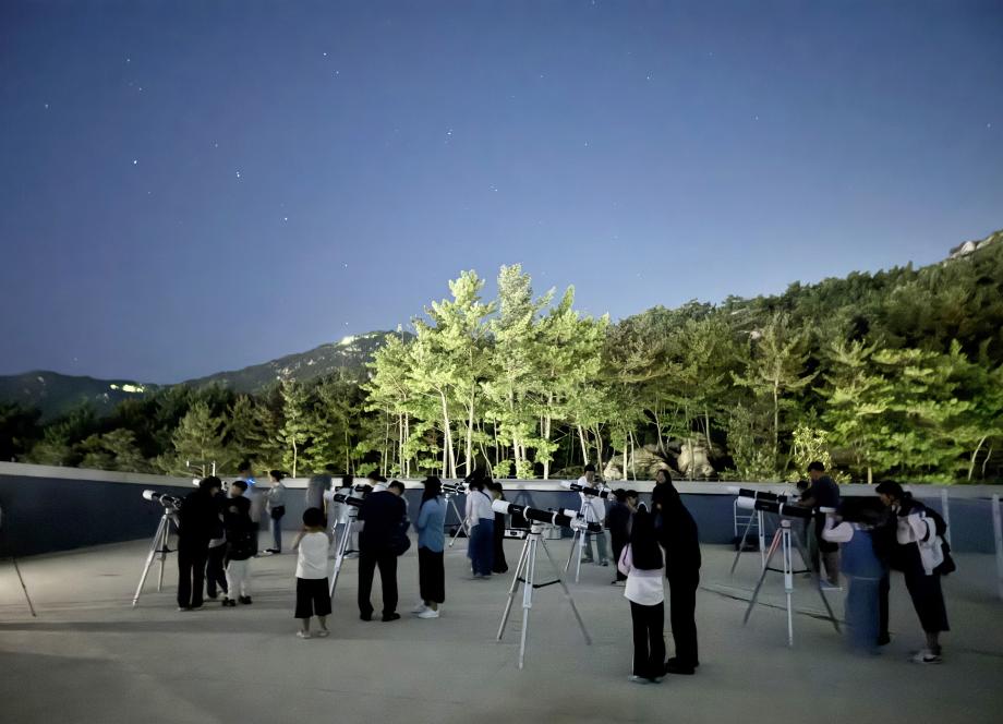 “시와 별로 물든 가을밤” 태안군가족공감센터 ‘별 헤는 밤’ 성료