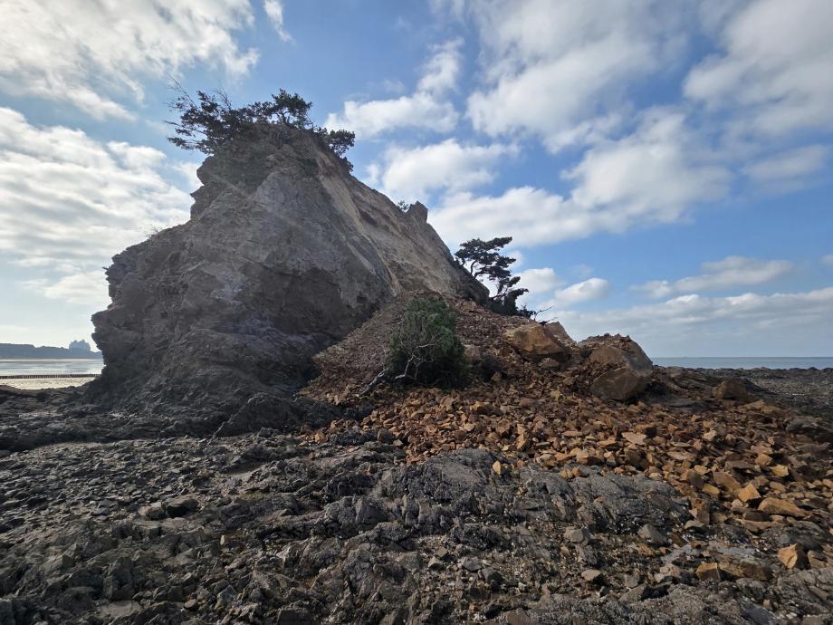 ‘할미 할아비 바위 일부 붕괴’ 태안군, 안전조치·신속복구 총력!